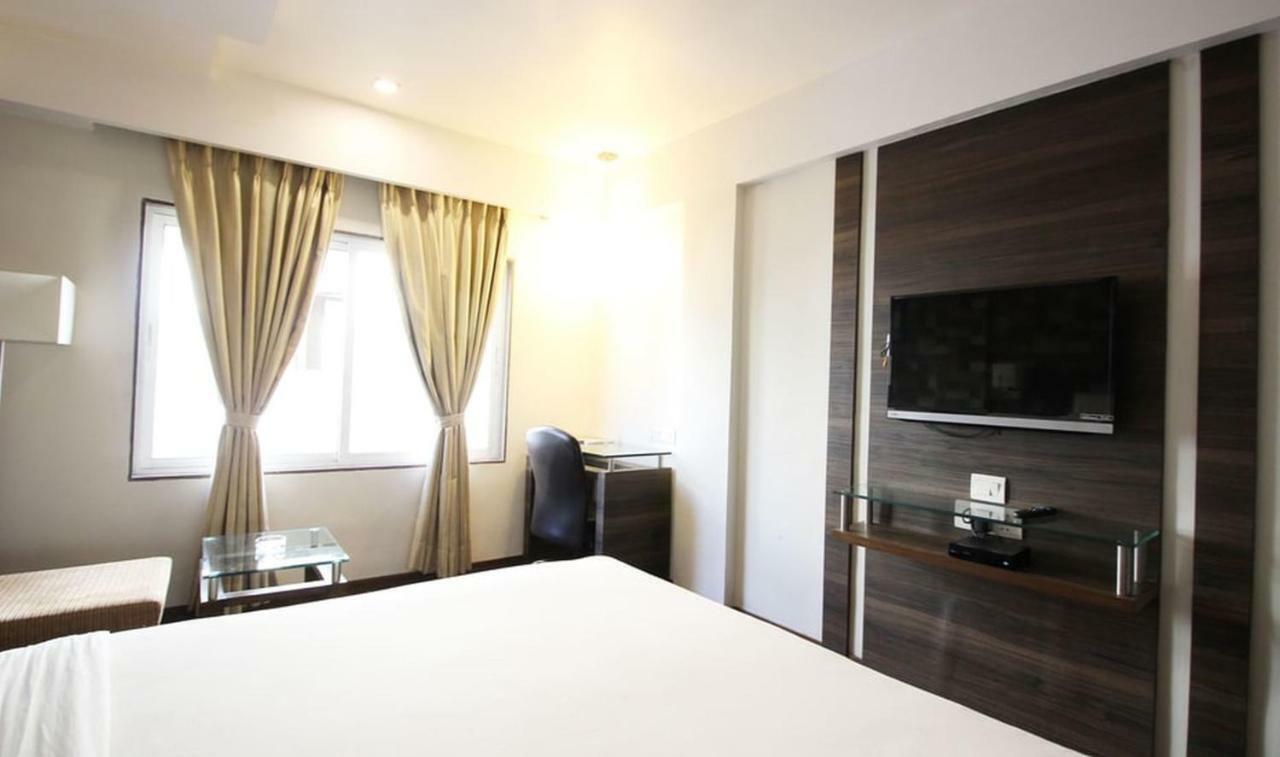 Hotel Aaram Orchard อาเมดาบัด ภายนอก รูปภาพ