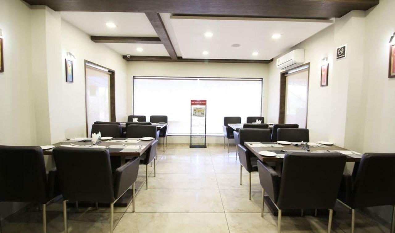 Hotel Aaram Orchard อาเมดาบัด ภายนอก รูปภาพ