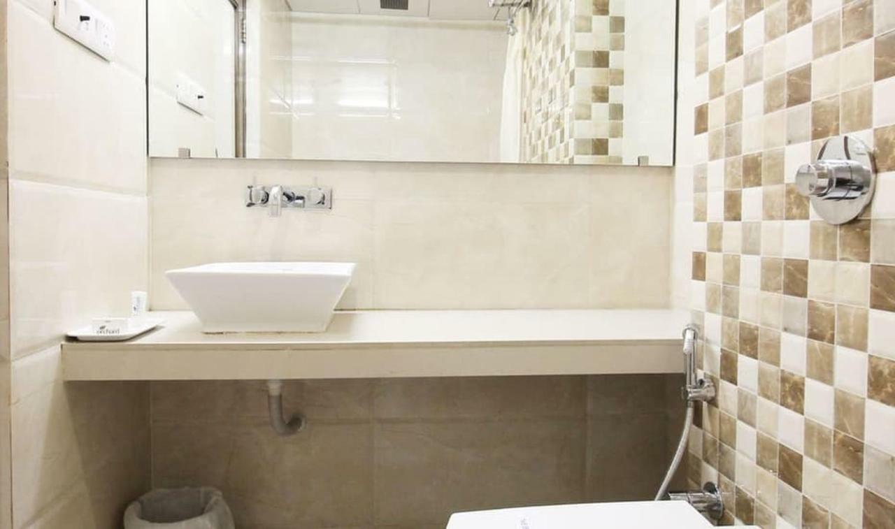 Hotel Aaram Orchard อาเมดาบัด ภายนอก รูปภาพ
