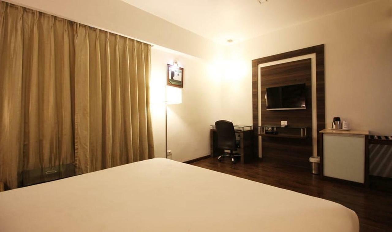 Hotel Aaram Orchard อาเมดาบัด ภายนอก รูปภาพ