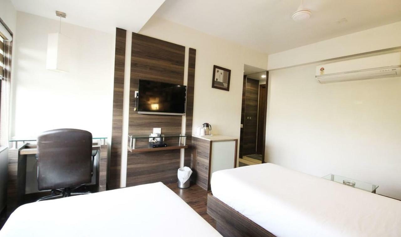 Hotel Aaram Orchard อาเมดาบัด ภายนอก รูปภาพ